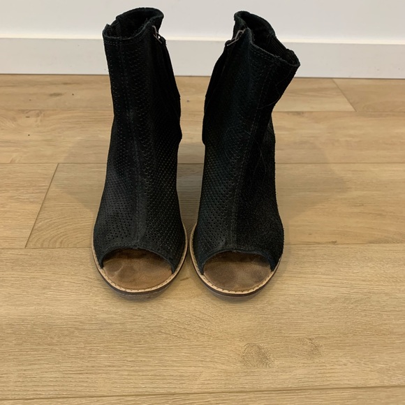 TOMS Booties US Size 7 - Picture 3 of 5